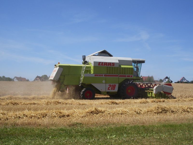 Claas Mega 218 05.jpg